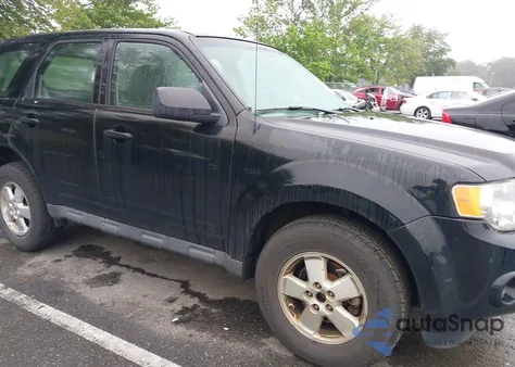 2010 Ford Escape Xls z USA, uszkodzony, nr VIN 1FMCU0C77AKD33467